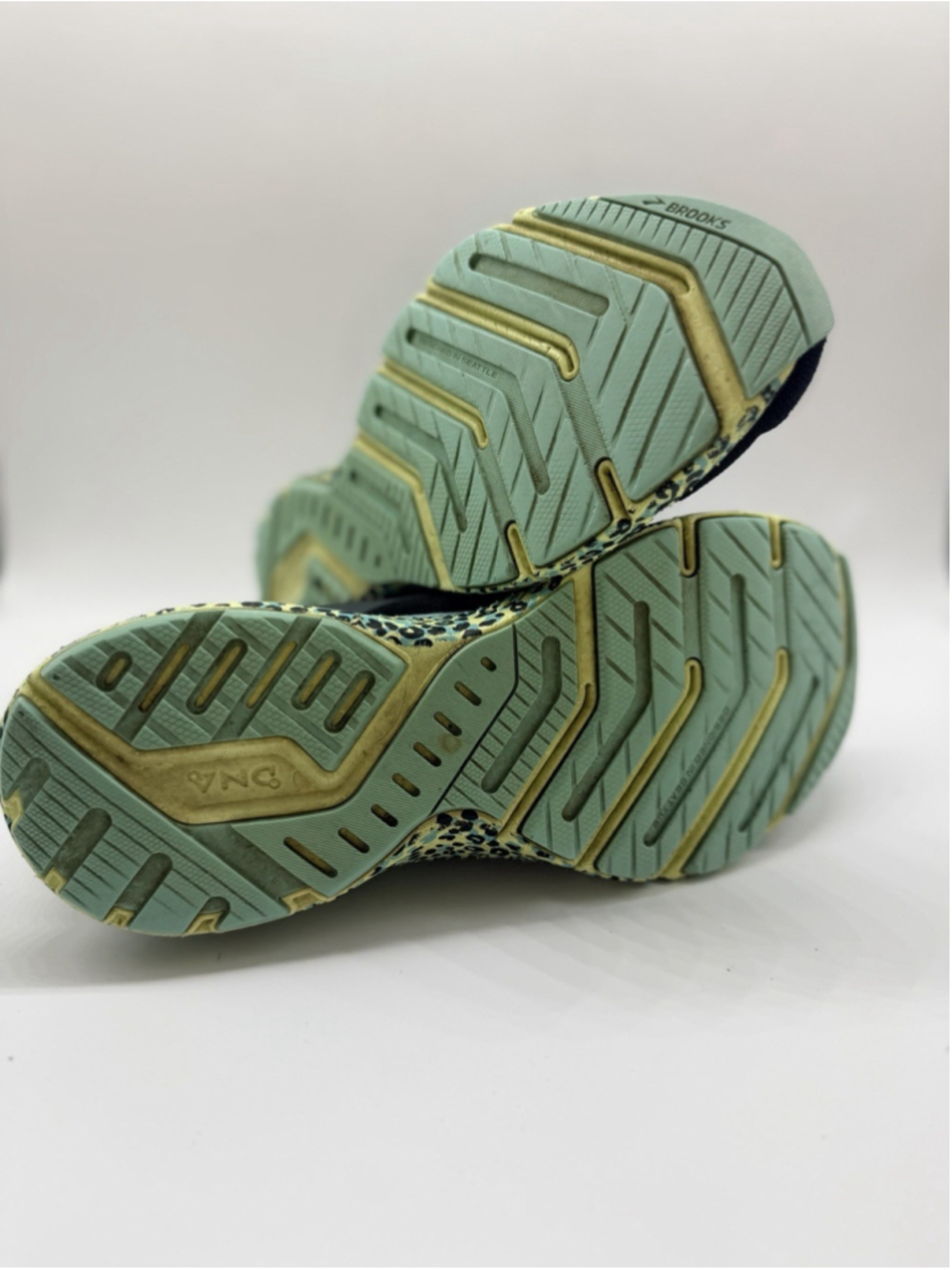 Brooks Launch 8 Electric Cheetah Women’s Size 10 Black Green Running Shoes - Picture 7 of 9